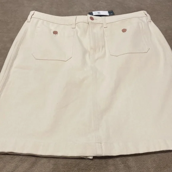 Banana Republic Women's Patch Pocket Denim Skirt - Picture 4 of 8
